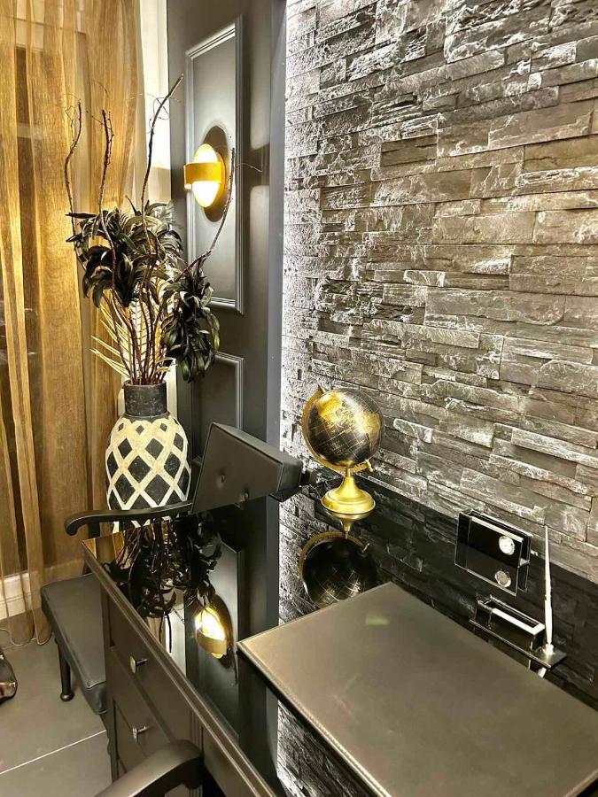 Fifty Shades Of Black Apartment Volos