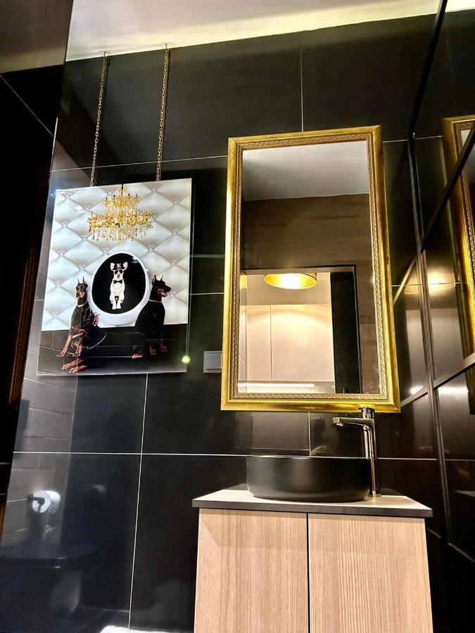 Fifty Shades Of Black Apartment Volos