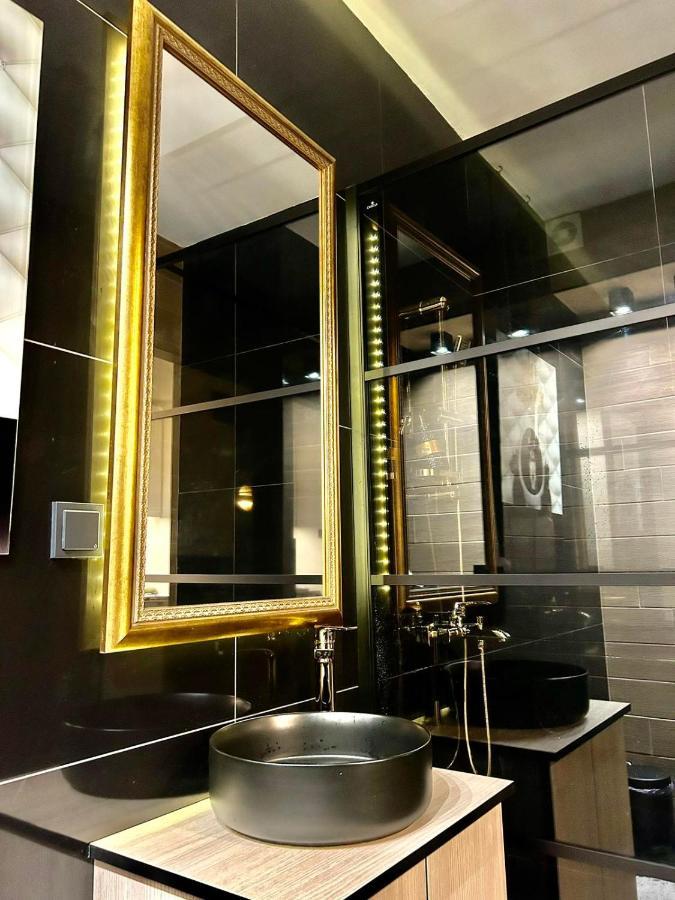 Fifty Shades Of Black Apartment